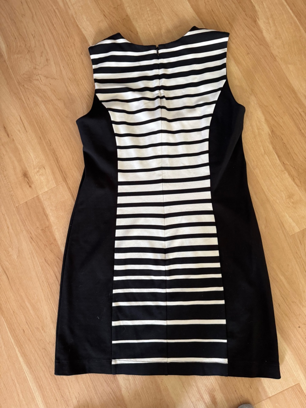 NWOT J. McLaughlin Black & White Striped Ponte Paneled Shift Dress Size L - Picture 2 of 3